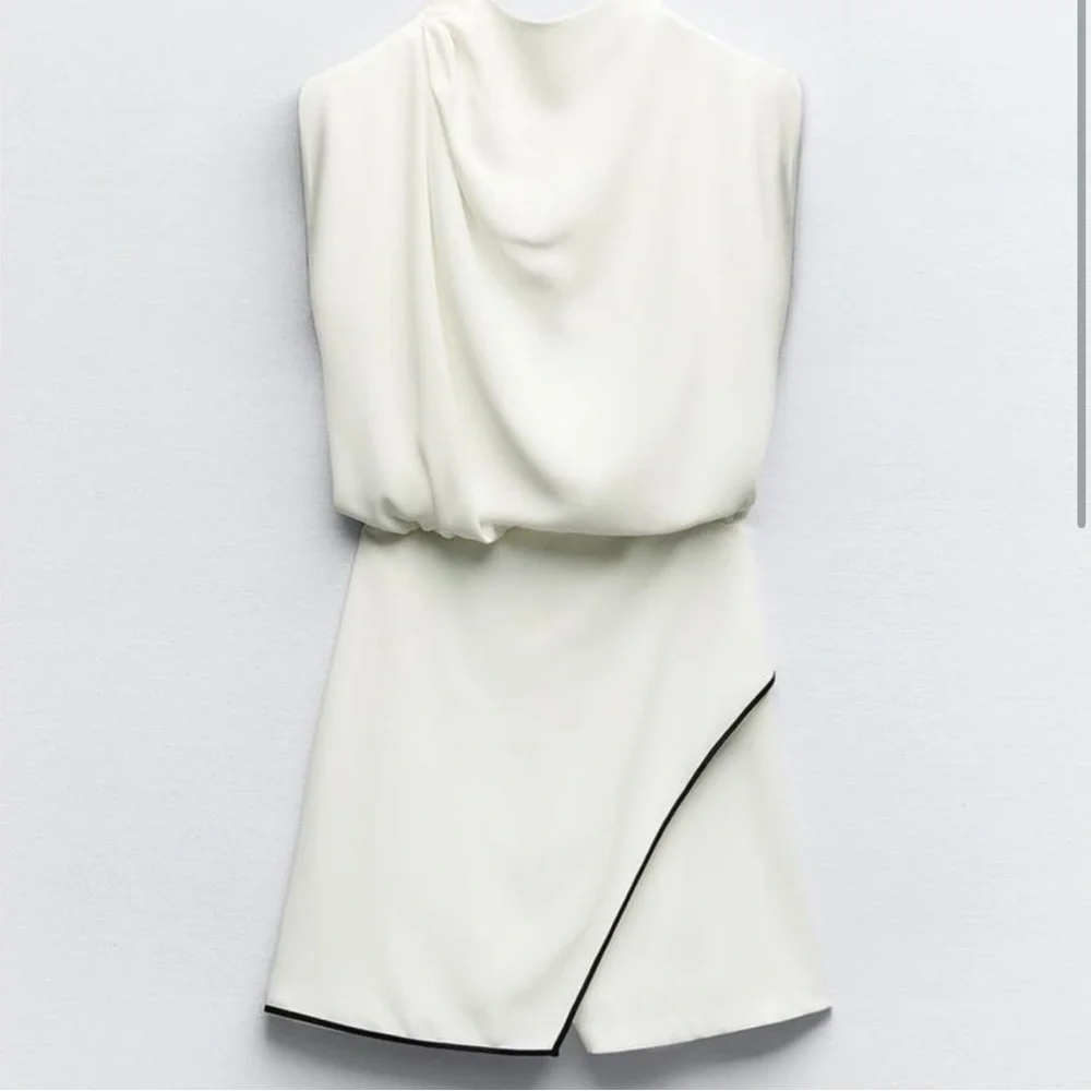 Zara CONTRASTING PIPING JUMPSUIT
OYSTER-WHITE Size S - Picture 2 of 4
